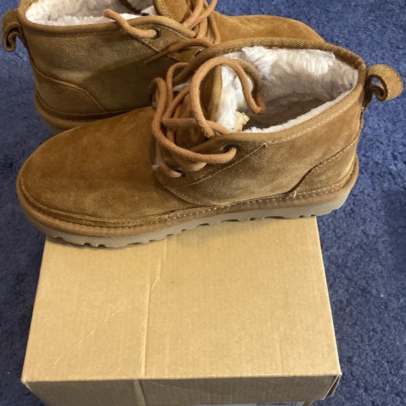 Ugg Neumel Grade School - Picture 8 of 10